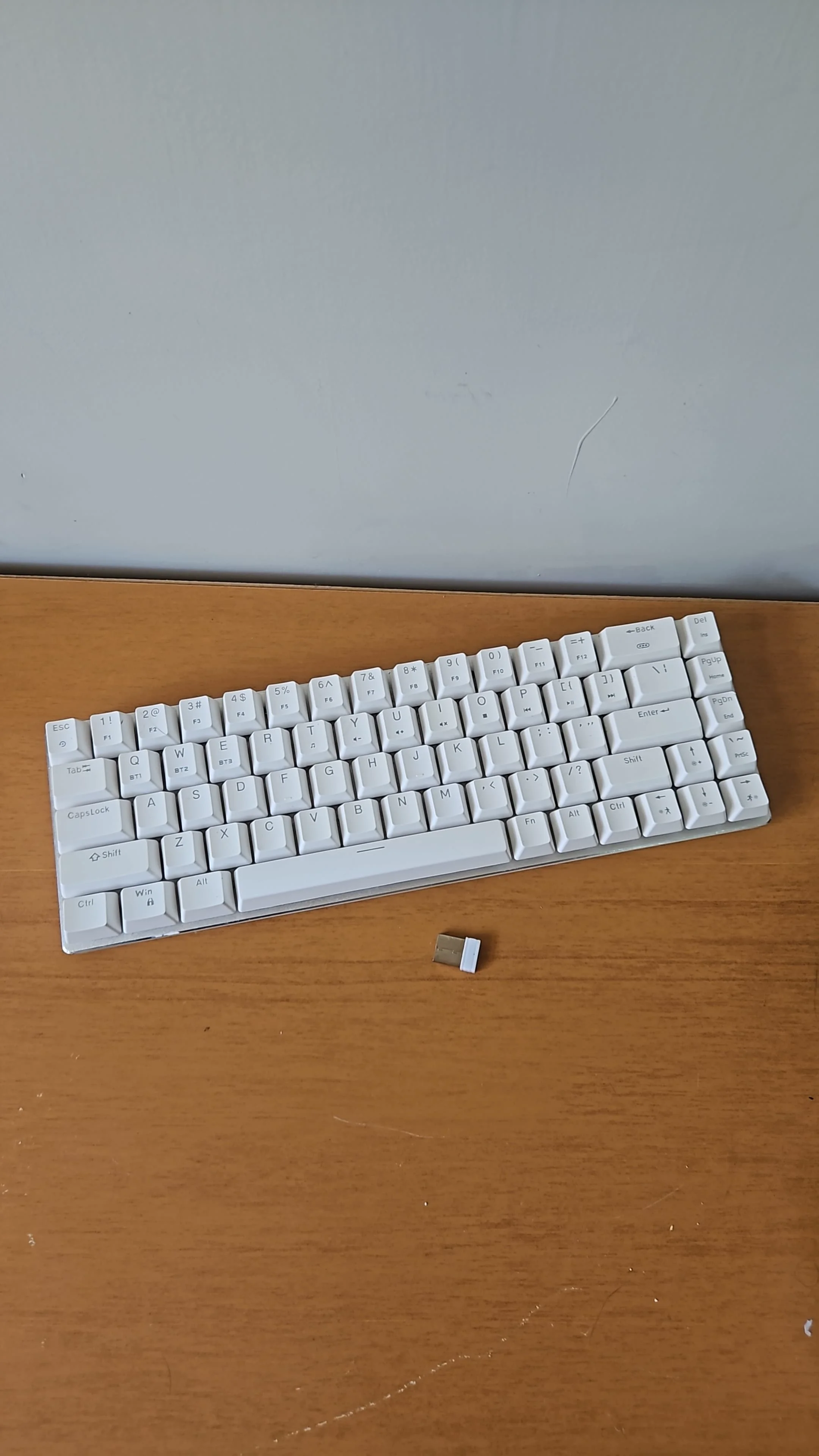 Foto de capa real do teclado METOO X79